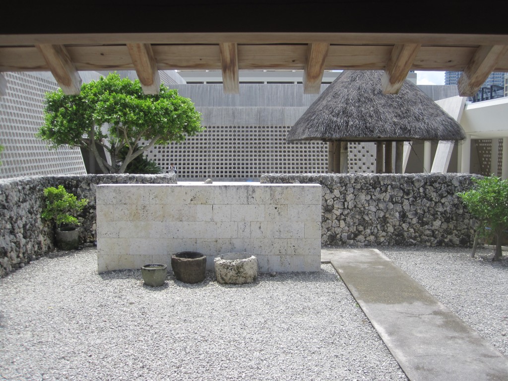 沖縄県立博物館・美術館の屋外展示を見学