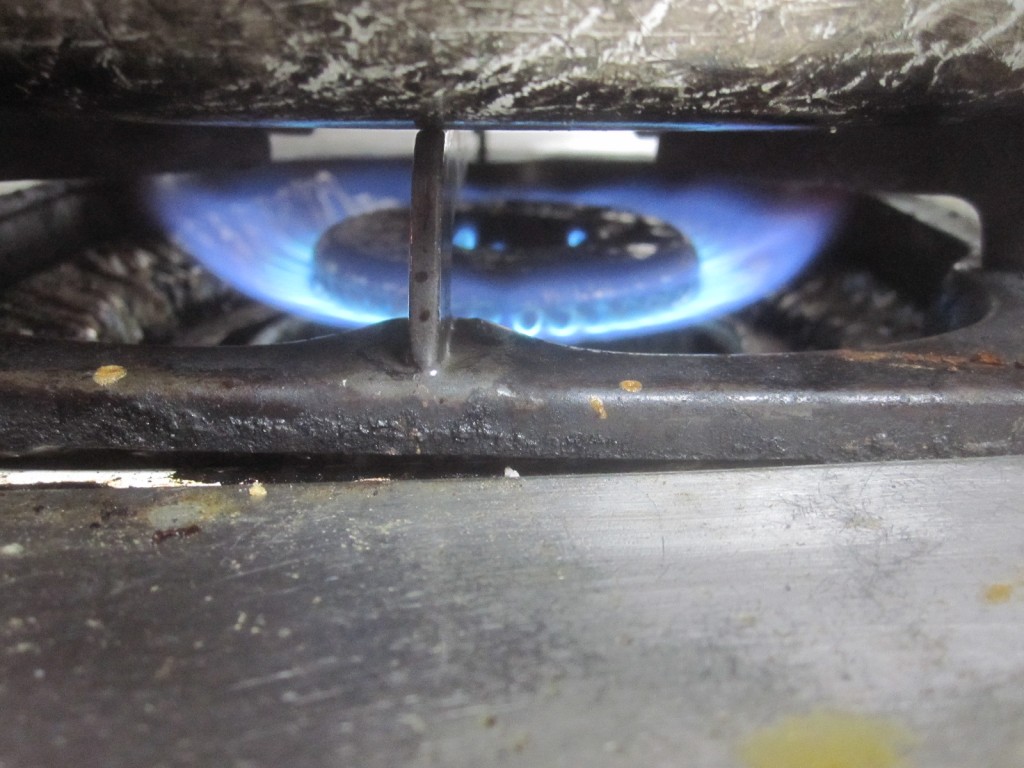 別の場所でガスコンロに添加して鍋を火にかける
