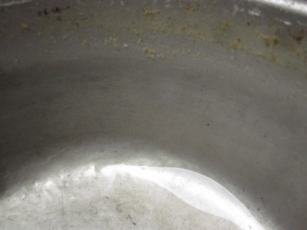 湯がいて固めた脂を取り除いた鍋も取り替える