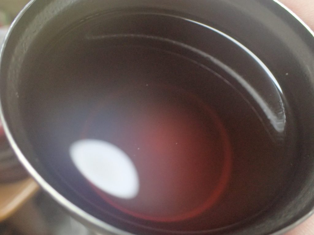 泡盛漬けコーヒーをドリップ抽出した液体は薄く香りも少なく、肝心の味は不味かった・・・