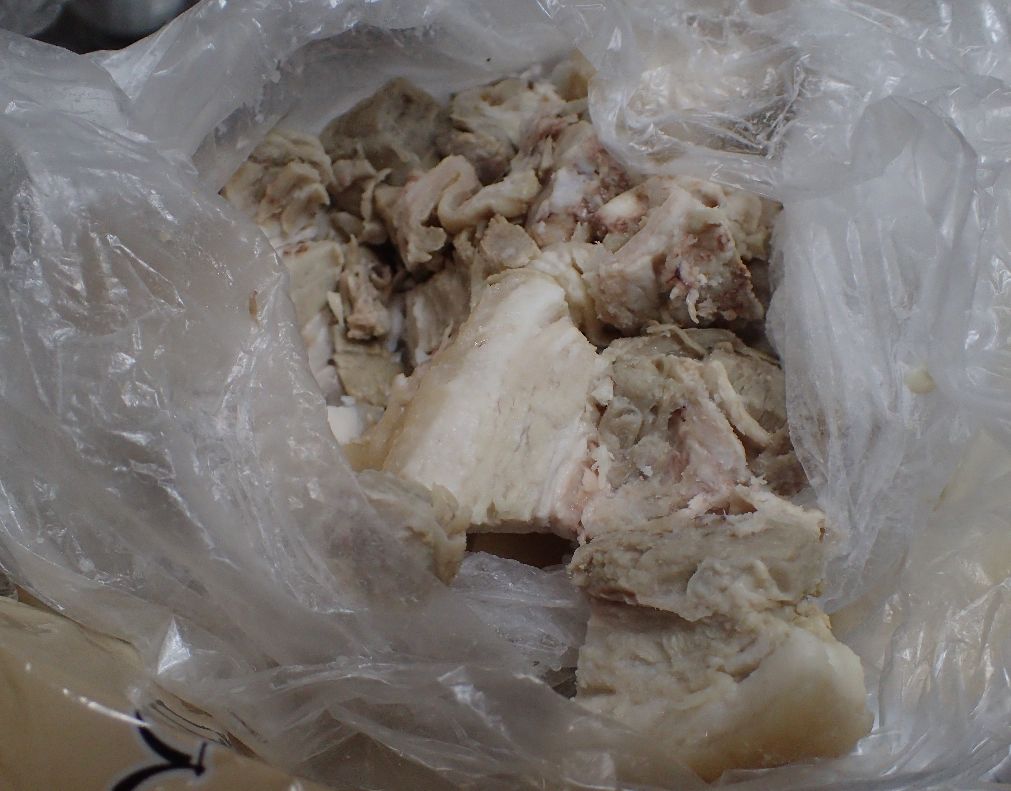 冷蔵保存していたボイル済みの豚の三枚肉・角煮
