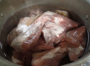 沖縄そばに使う豚肉